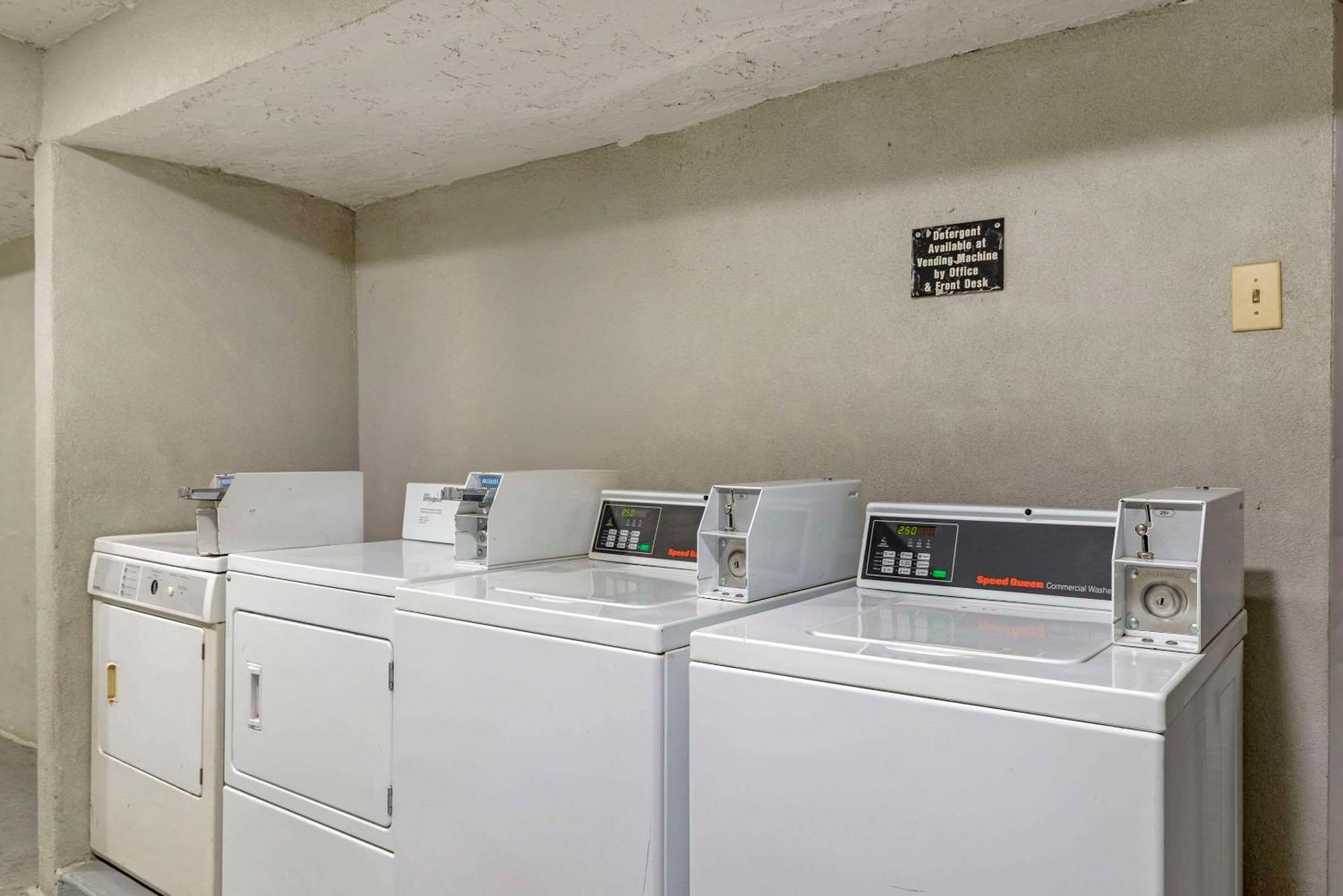 Quality Inn & Suites Morrow Atlanta South Экстерьер фото