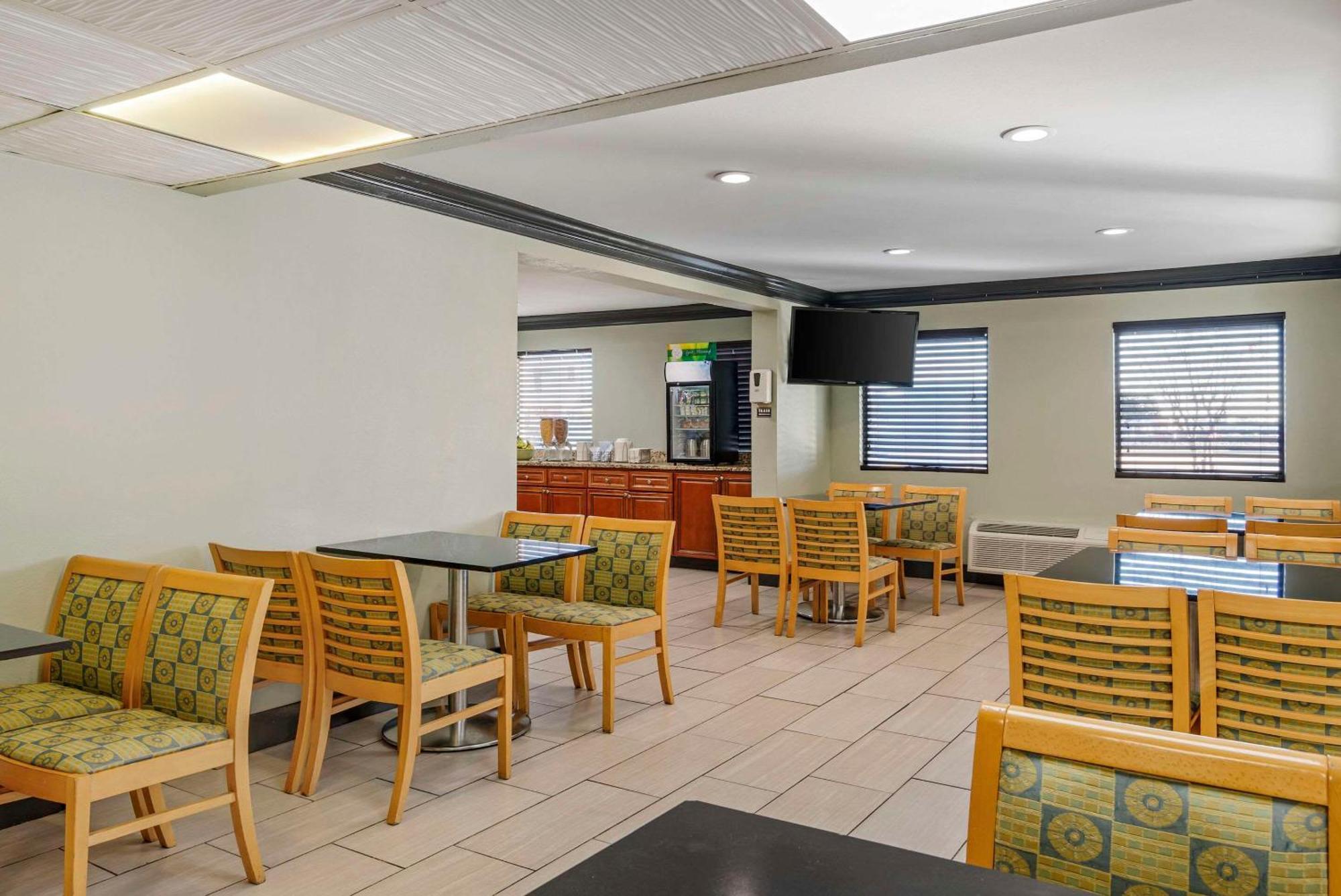 Quality Inn & Suites Morrow Atlanta South Экстерьер фото