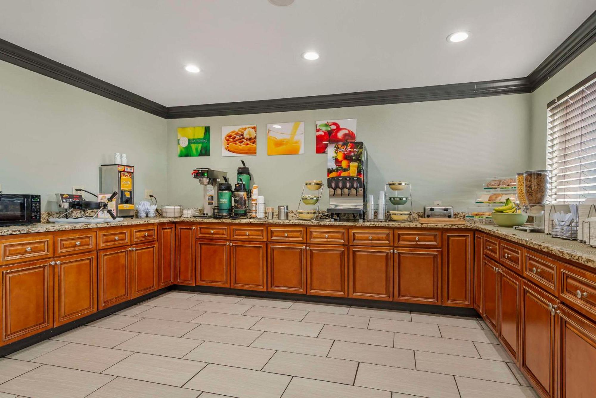 Quality Inn & Suites Morrow Atlanta South Экстерьер фото